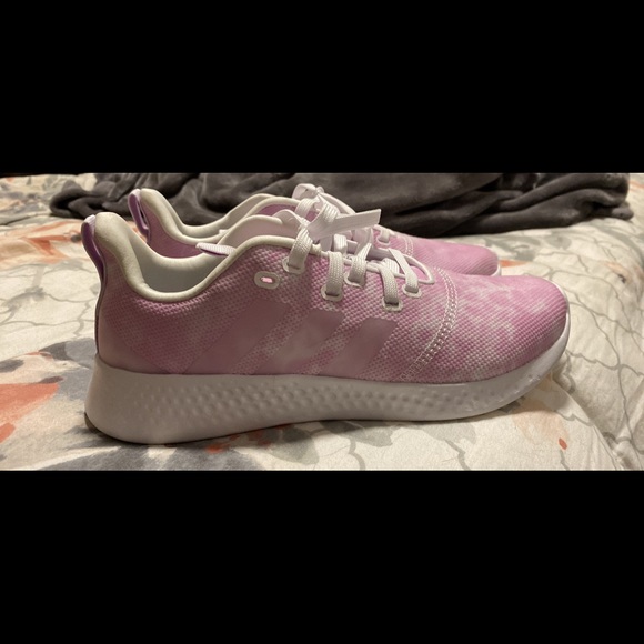 Meet your Posher, Tina pink and white size 8 adidas brand new $50 - Picture 3 of 3